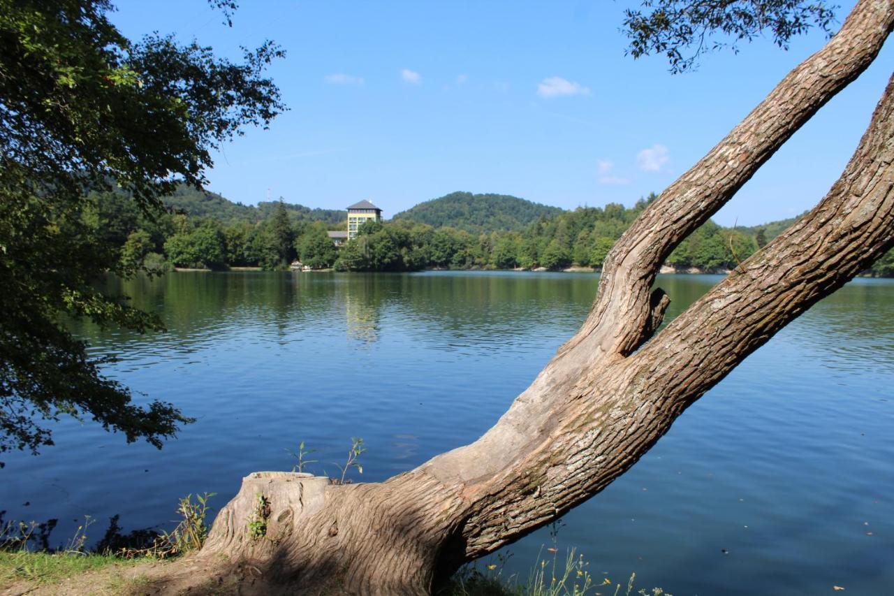 ホテル Penzion Topky Banská Štiavnica エクステリア 写真