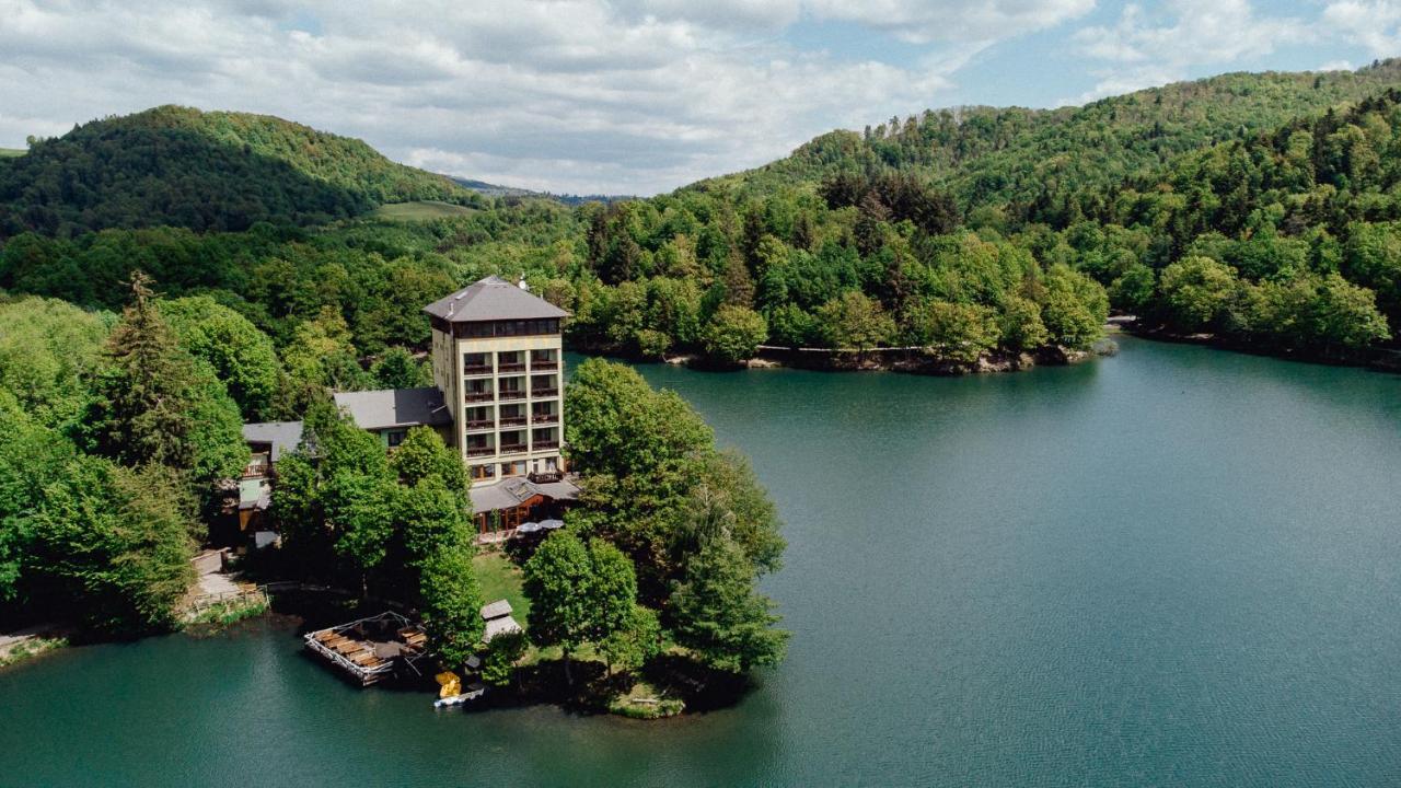 ホテル Penzion Topky Banská Štiavnica エクステリア 写真