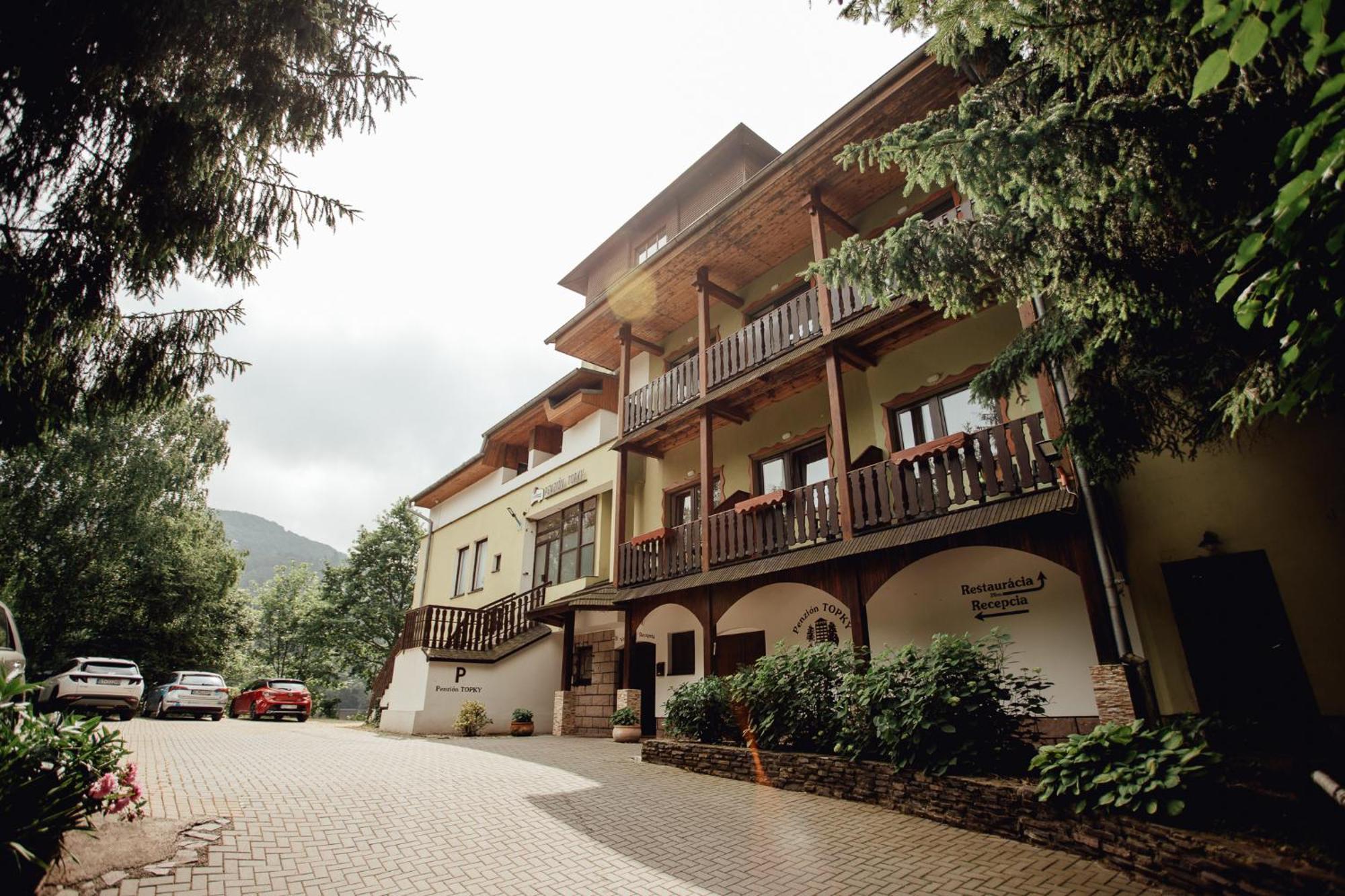 Penzion Topky Banská Štiavnica エクステリア 写真